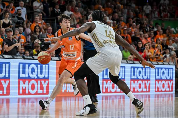 牙巨星也以 牙巨星也以